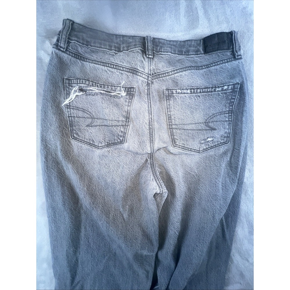 American Eagle Outfitters Relaxed Mom Jean Distress Size 6 Regular Fits(30x27